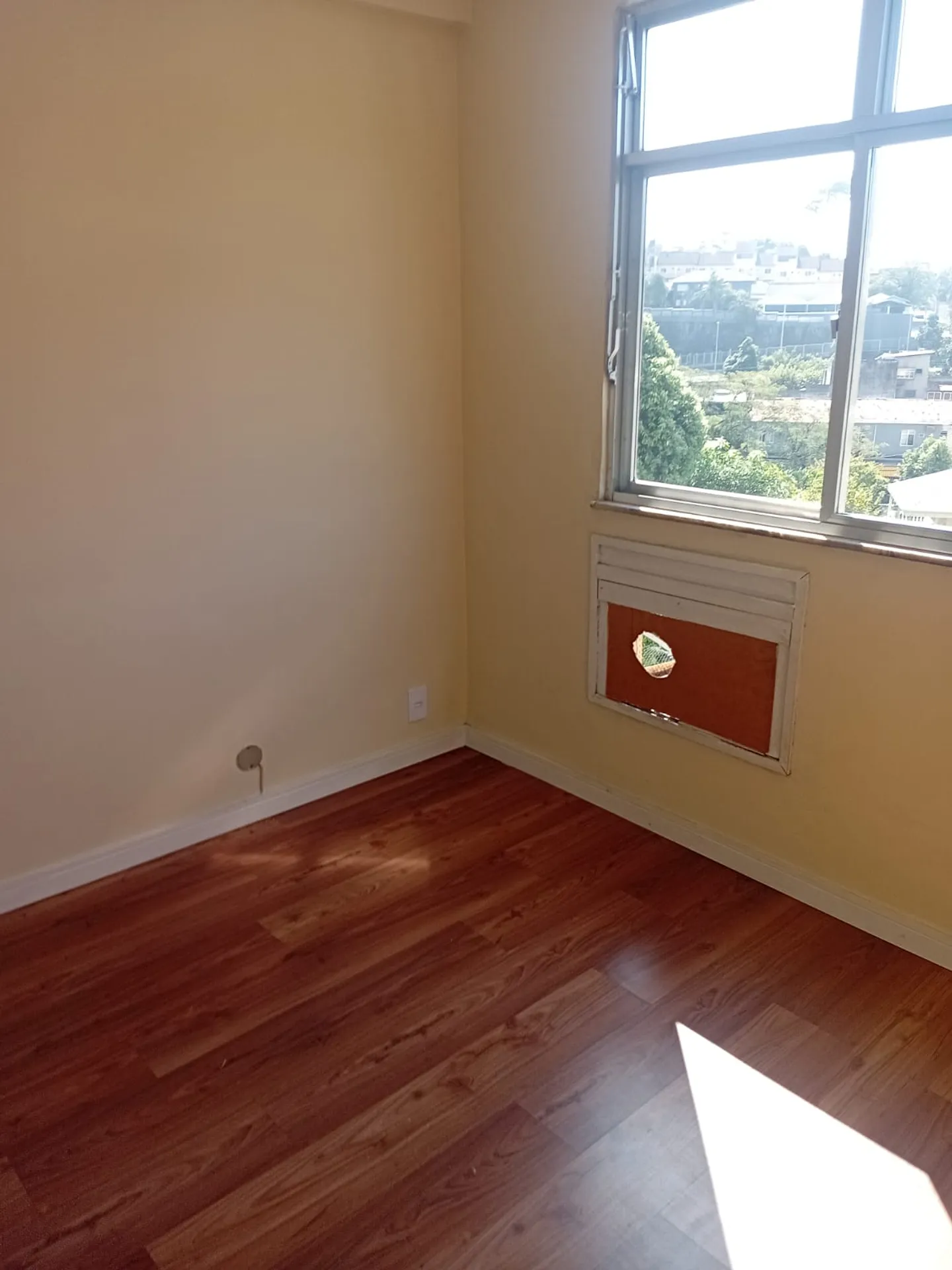 Apartment, 71 m², with wood or laminate floors — photo 4