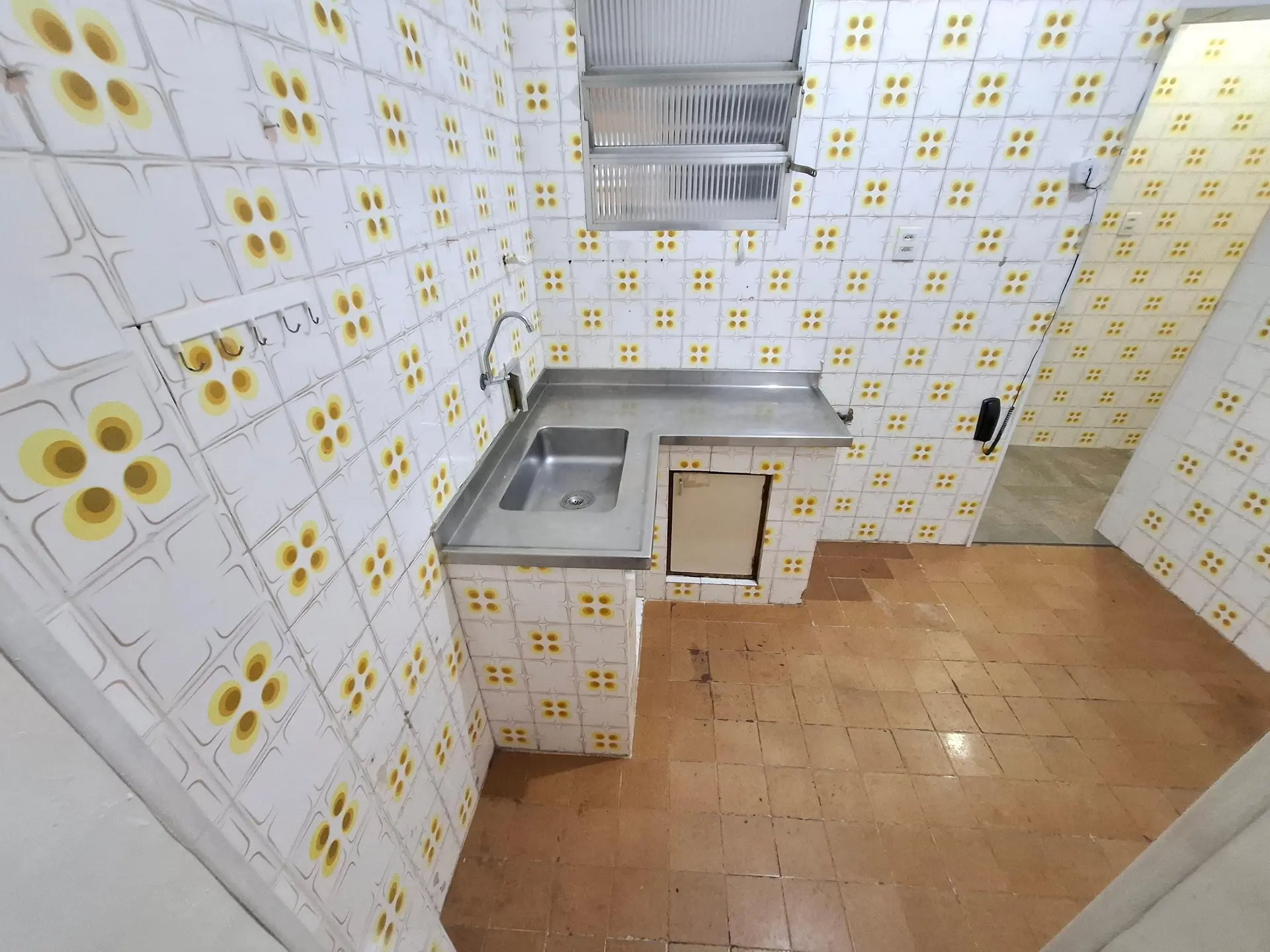 Unfurnished 3-bedroom apartment with 3 bathrooms — photo 2