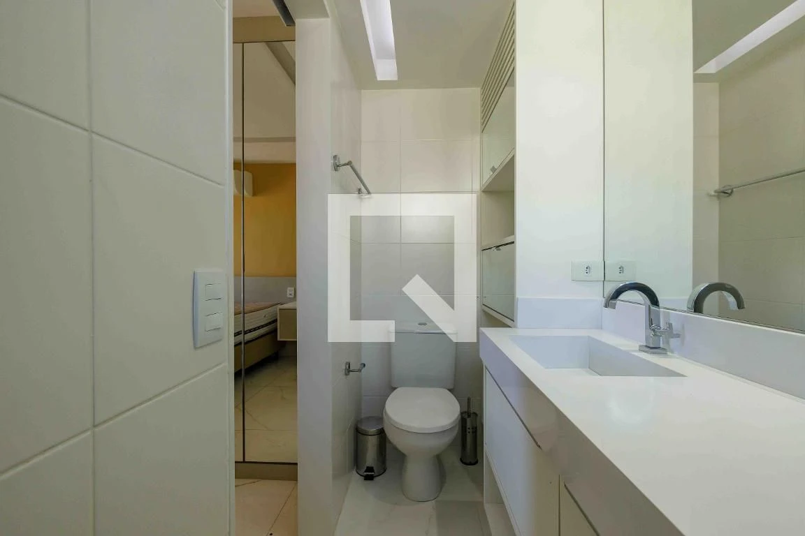 Apartamento mobiliado com 4 quartos e 4 banheiros — photo 56