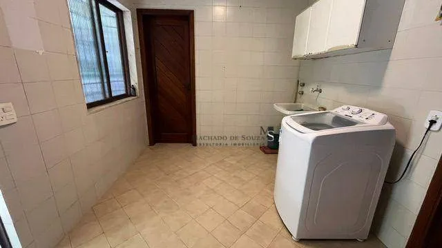 Furnished house, 395 m², with a glass-enclosed balcony — photo 18