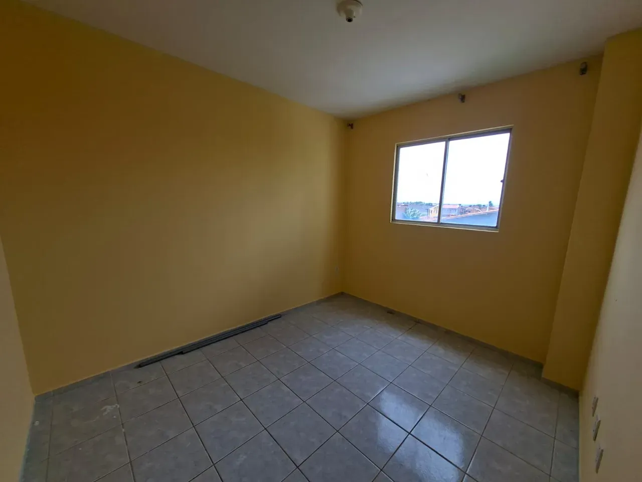 3-bedroom apartment, 1 with its own bathroom, 90 m²