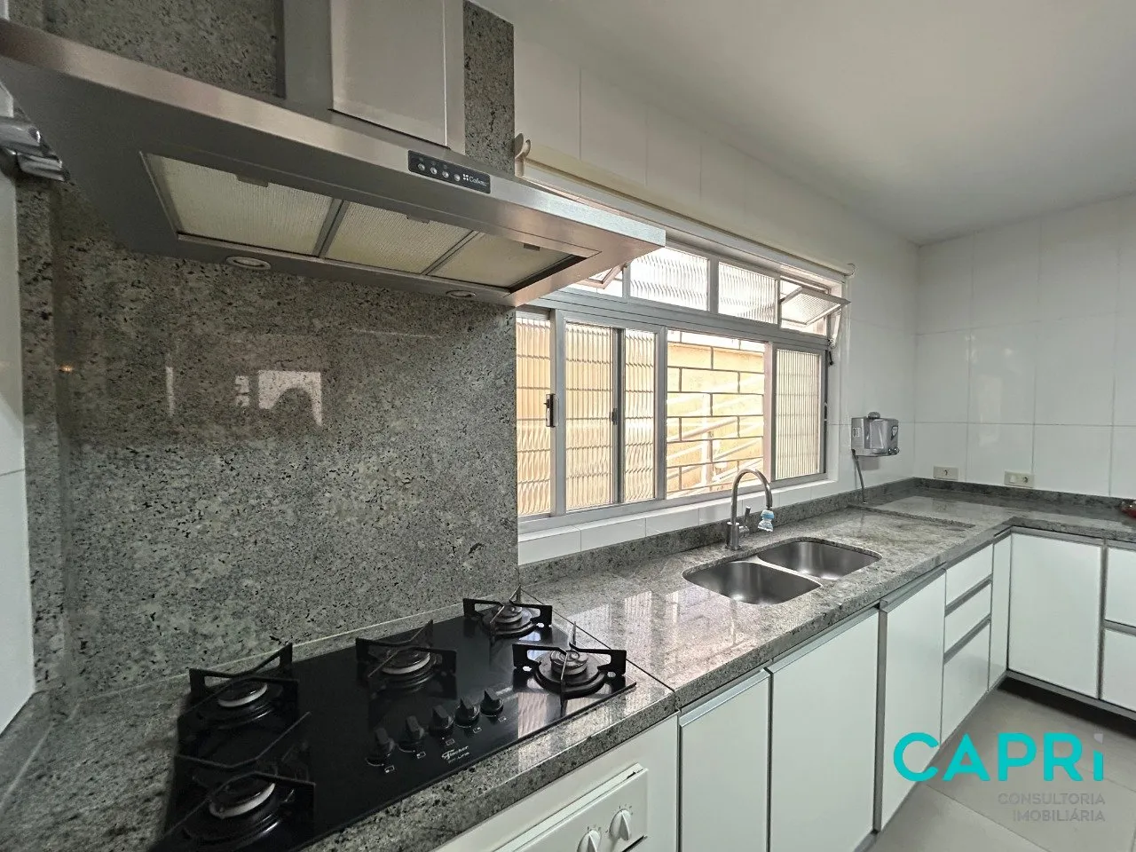 House with 4 bedrooms and a private BBQ — photo 24