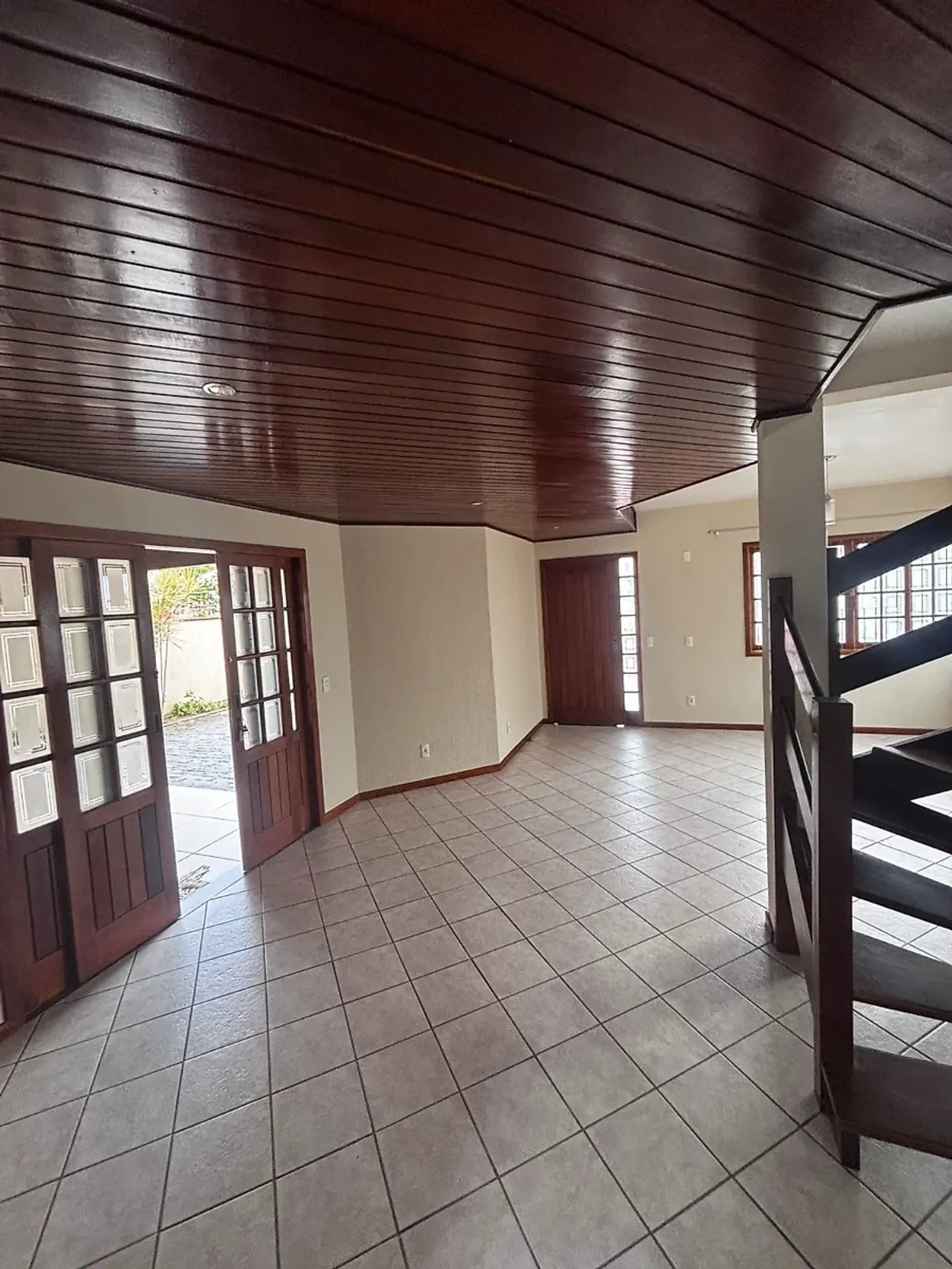 Rental house with 3 bedrooms and 360 m² — photo 2