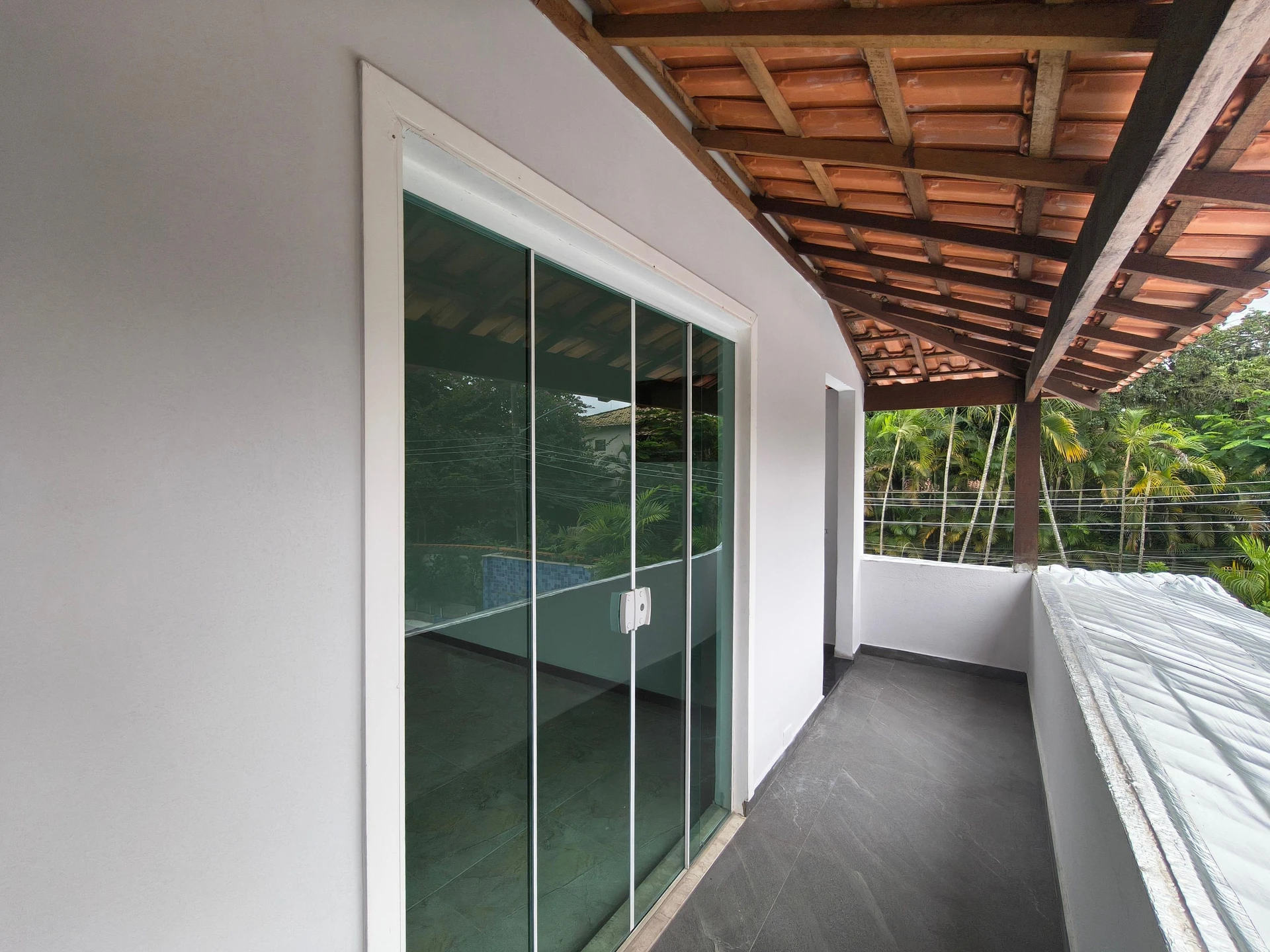 House with 3 bedrooms and an enclosed balcony — photo 7