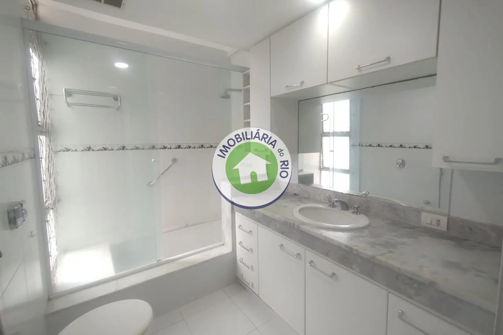 Furnished apartment, 115 m², with a bathtub — photo 13