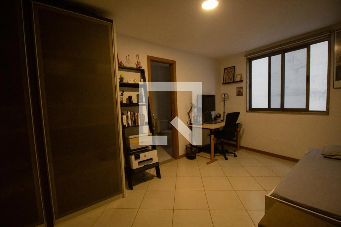 Furnished apartment with 2 en-suite bedrooms and desk — photo 36