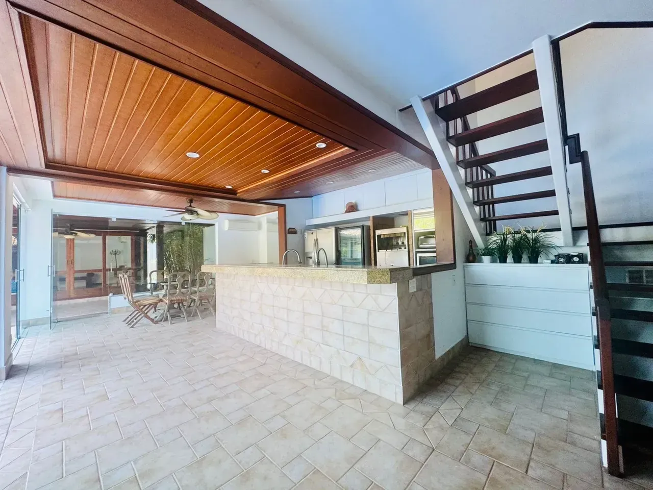 House with 5 suites and an integrated kitchen — photo 17