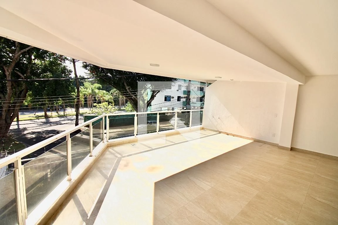 3-bedroom apartment, 1 with its own bathroom, 200 m² — photo 3