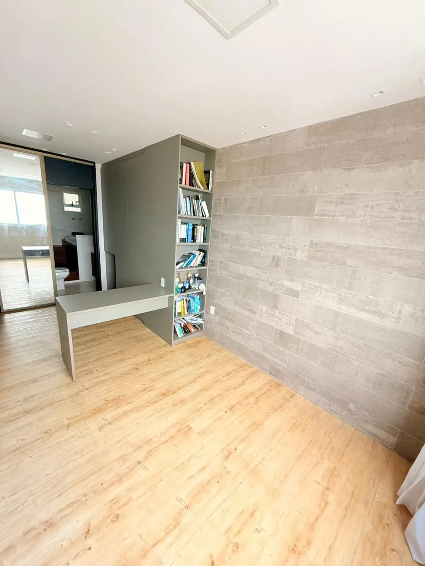 3-bedroom apartment in a building with a coworking space — photo 6