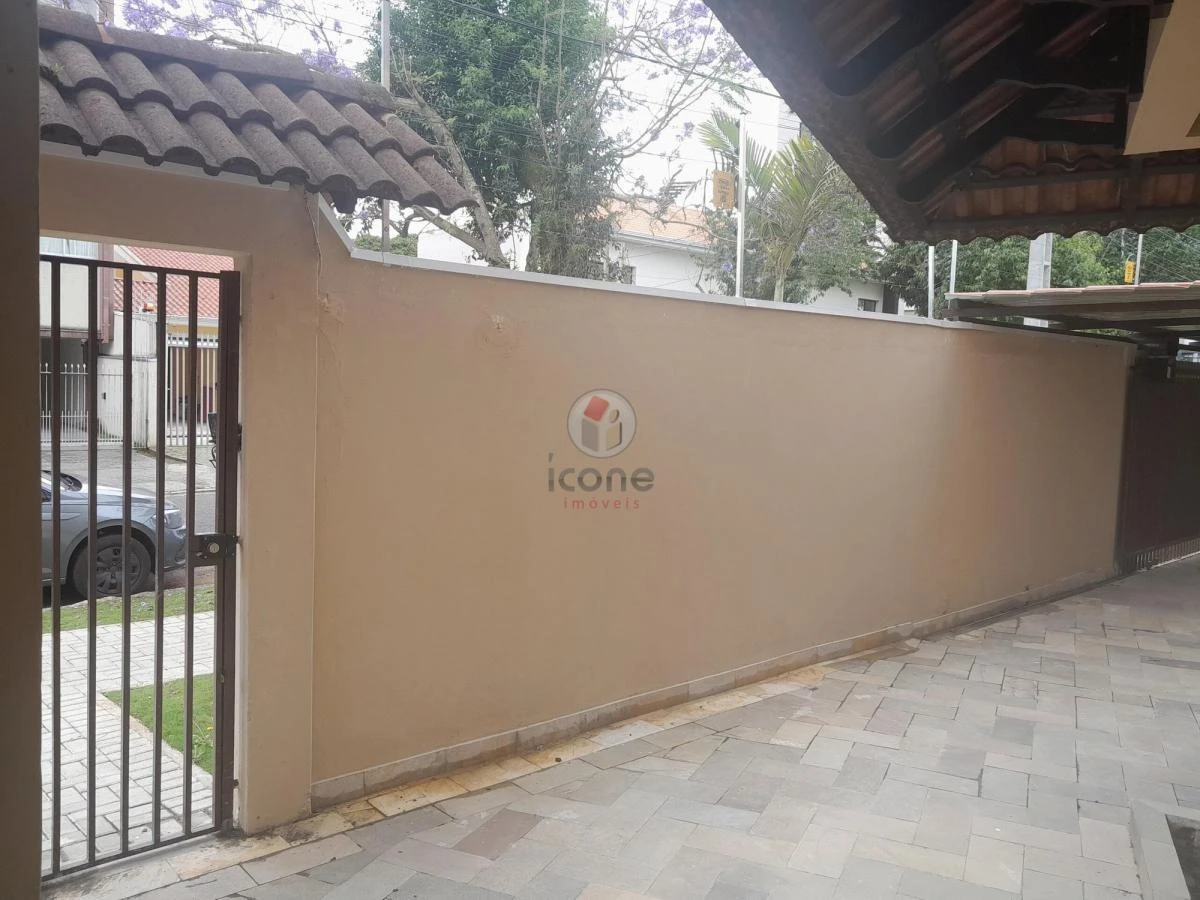 3-bedroom house with a bathtub in Curitiba — photo 25