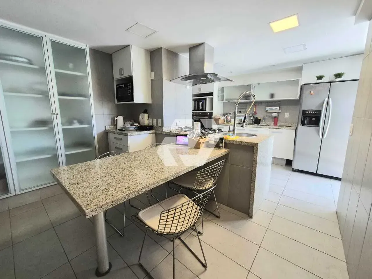 Casa mobiliada com 5 quartos e cozinha integrada a gás — photo 2