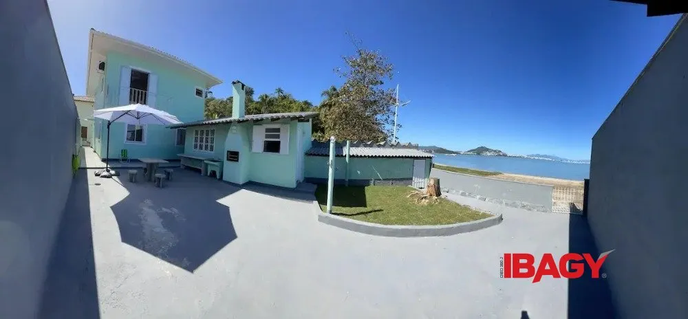 3-bedroom house with a water view in Florianópolis — photo 48