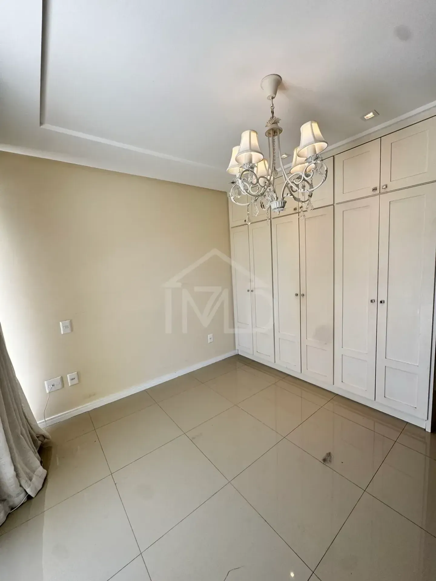 House 390 m² with 5 bedrooms and an open-plan kitchen — photo 31