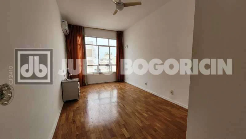3-bedroom apartment with a suite and a balcony — photo 17