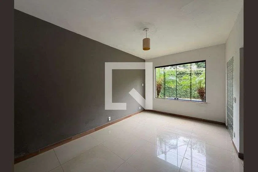 Balcony with a grill in a one-bedroom house, 75 m² — photo 14