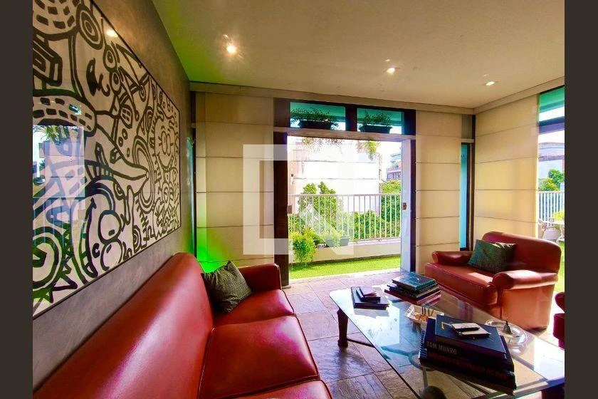 127 m² apartment with 3 en-suite bedrooms and balcony — photo 4