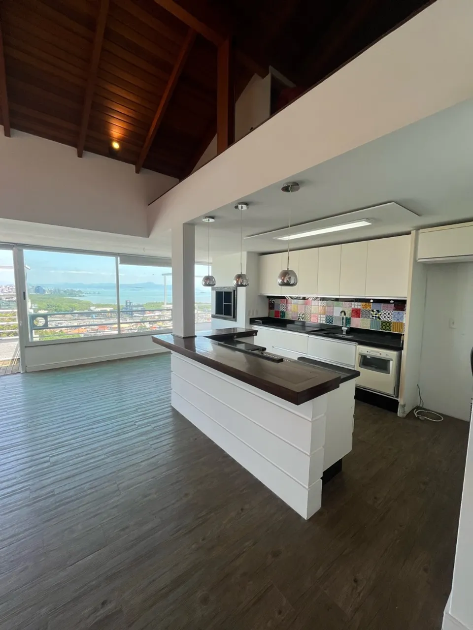 3-bedroom apartment in a building with a gym