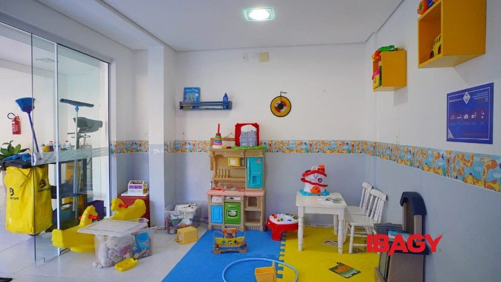 2-bedroom apartment in a building with a gym — photo 14
