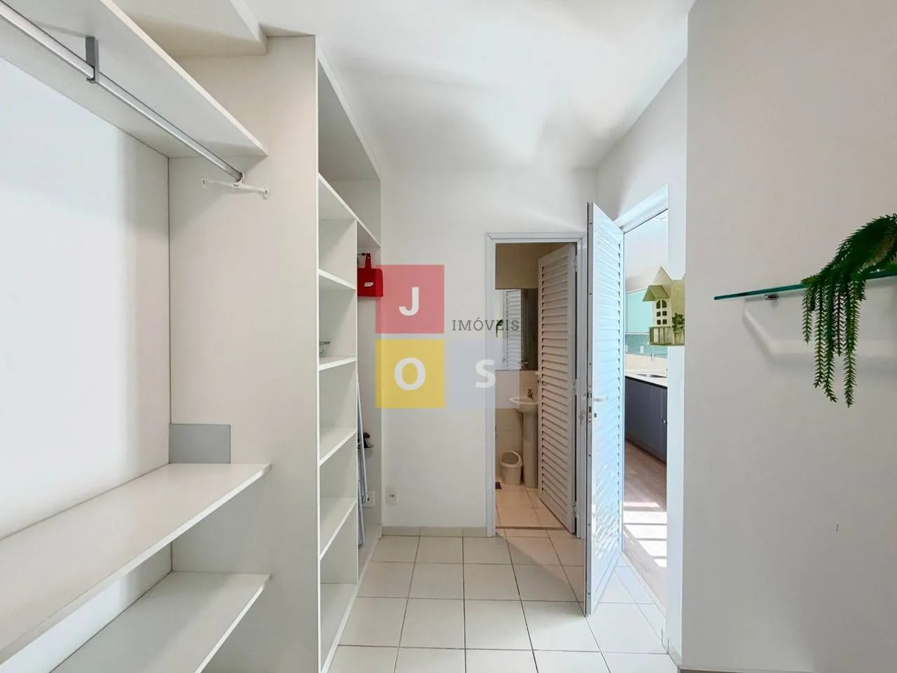 Furnished 4-bedroom suite apartment with 156 m² — photo 167