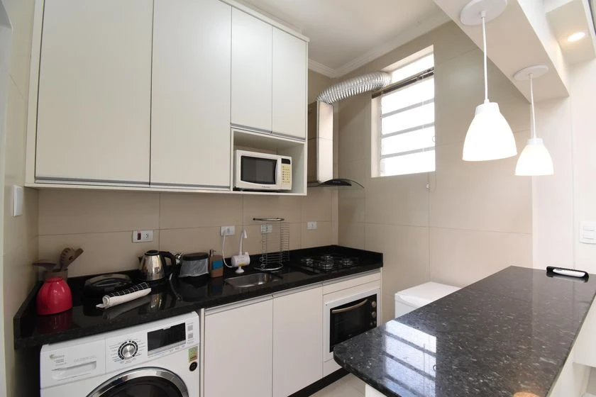 Studio mobiliado com cozinha americana e 1 quarto — photo 3