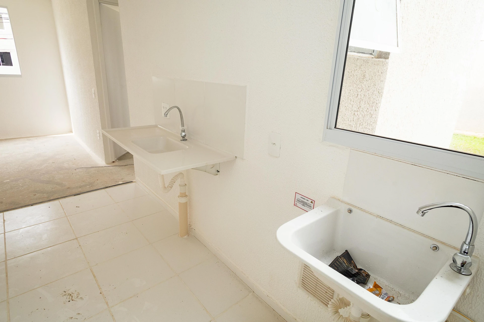 Unfurnished 2-bedroom apartment with a private garden — photo 11