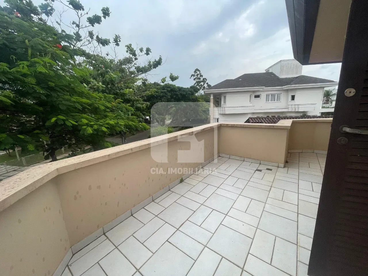 Furnished 350 m² house with 6 bedrooms and 3 suites — photo 23