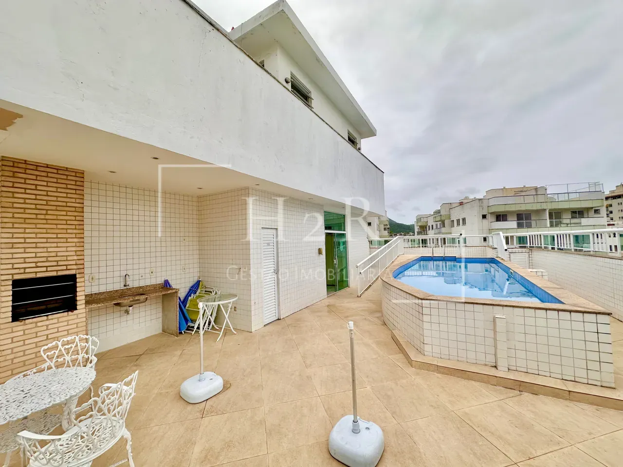 Furnished 3-bedroom apartment with balcony — photo 39