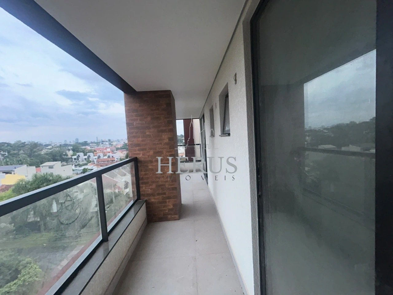 Apartamento de 2 quartos com janelas do piso ao teto — photo 16