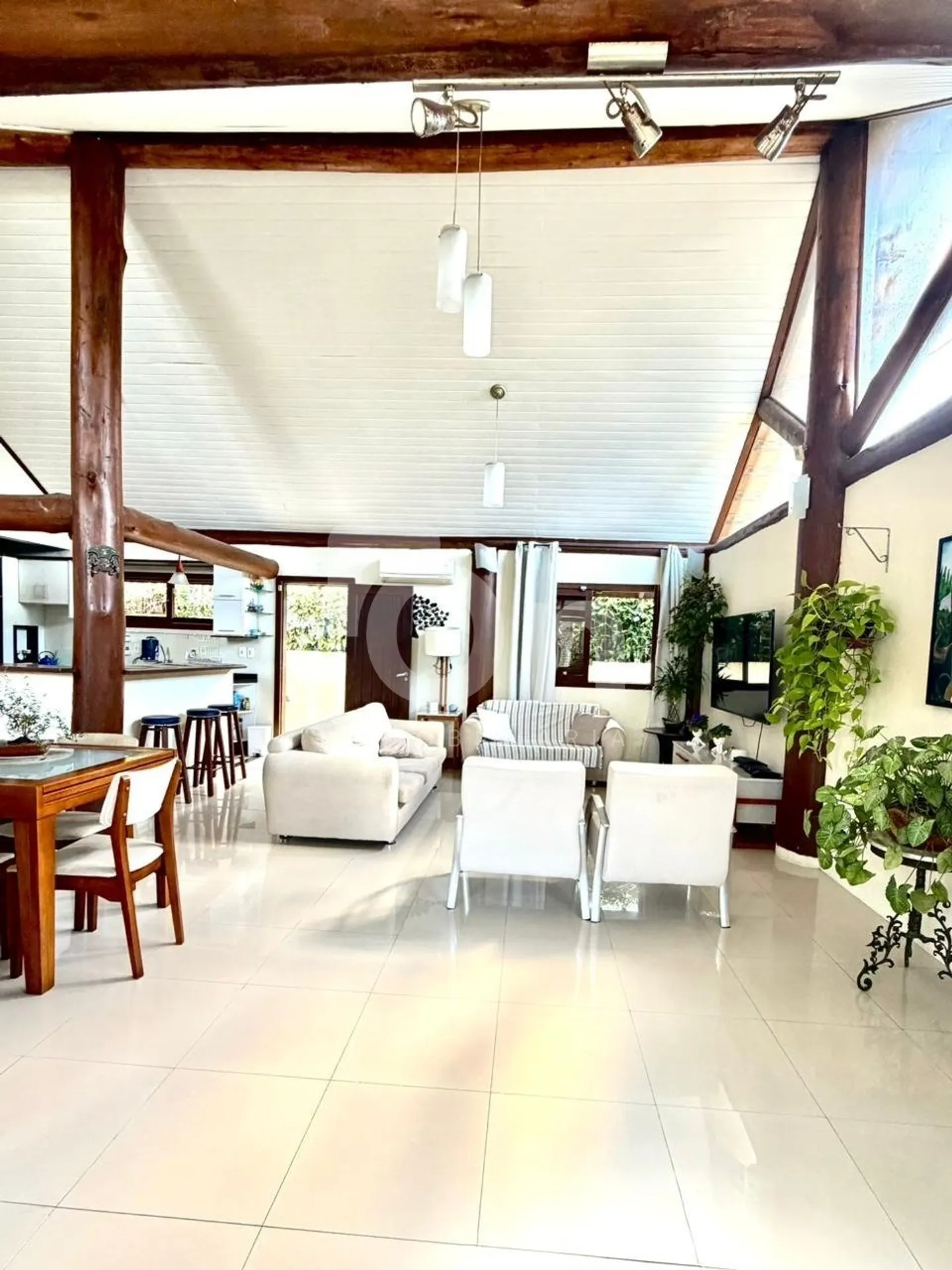 Furnished house, 224 m², with floor-to-ceiling windows — photo 39