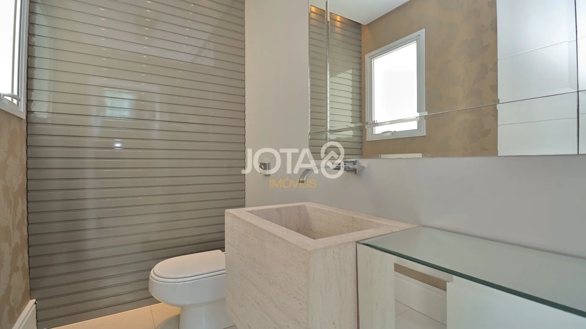 House of 310 m² with 3 en-suite bedrooms and private BBQ — photo 24