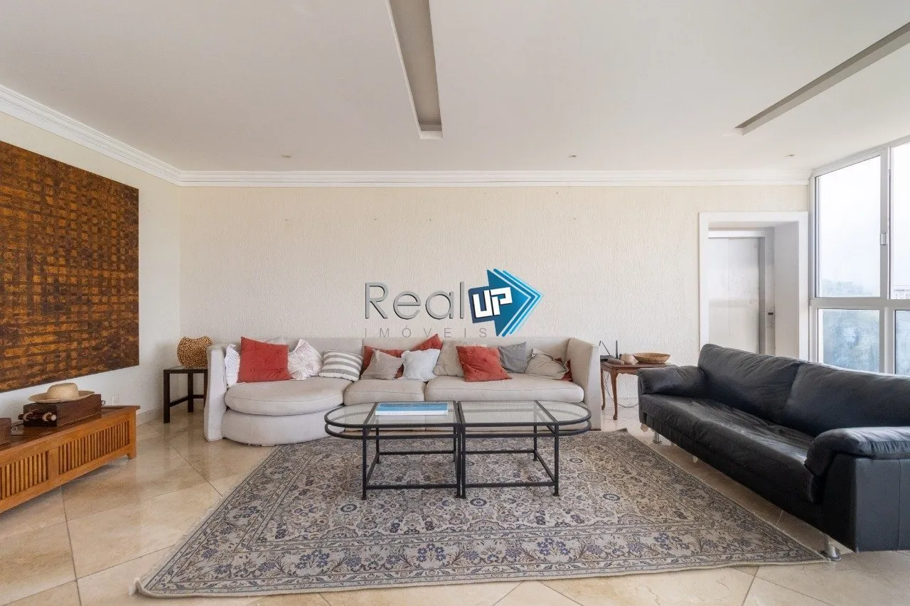 Condominium house with 5 bedrooms and 1081 m² plus laundry — photo 3
