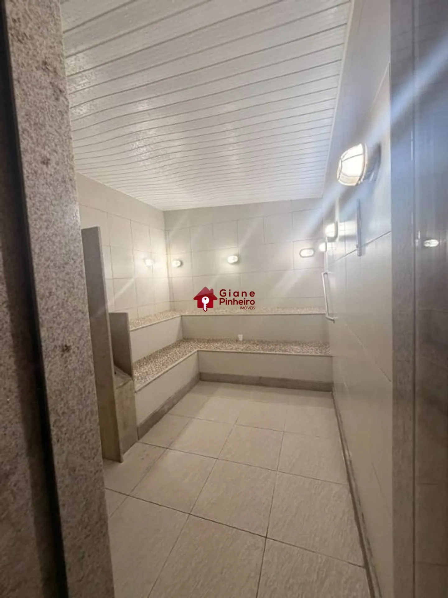 3-bedroom apartment with a glass-enclosed balcony — photo 46
