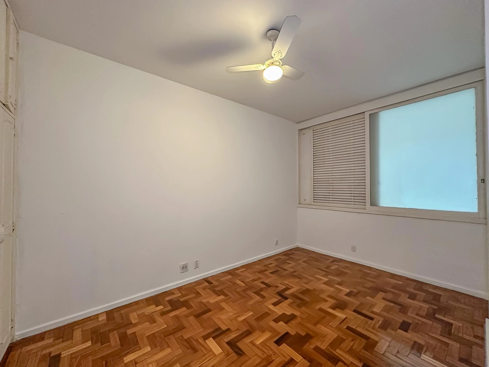 Apartment with 3 bedrooms, 1 en-suite and separate kitchen — photo 11