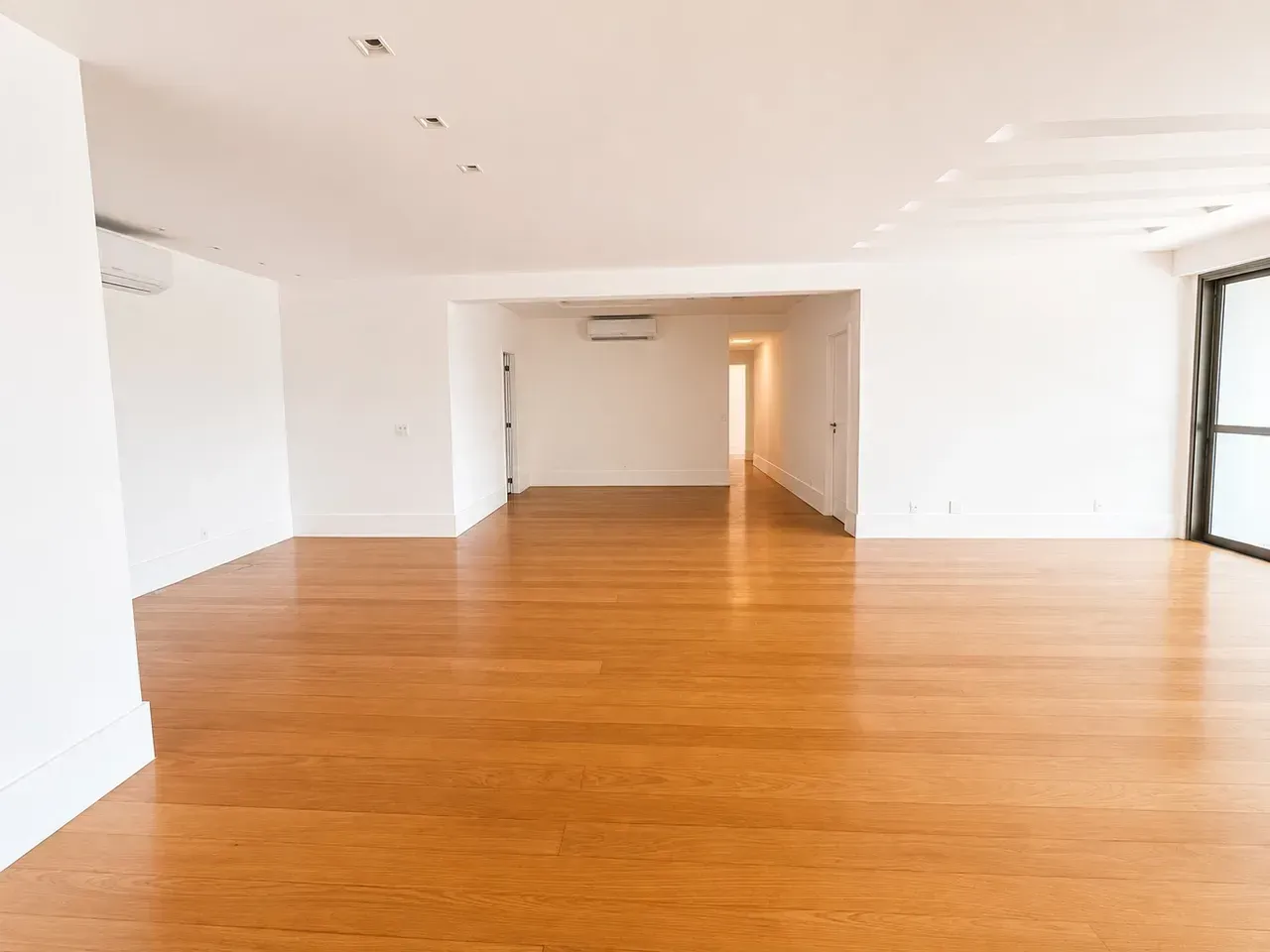 Unfurnished apartment with 4 bedrooms and 5 bathrooms — photo 12