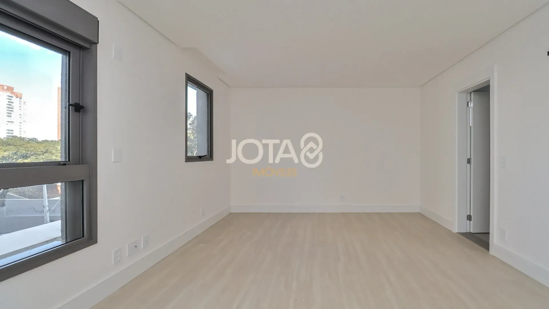 Квартира з 3 спальнями-сюїтами 193 м² і 4 паркомісця — photo 35