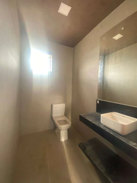 2-bedroom apartment with a glass shower enclosure — photo 5