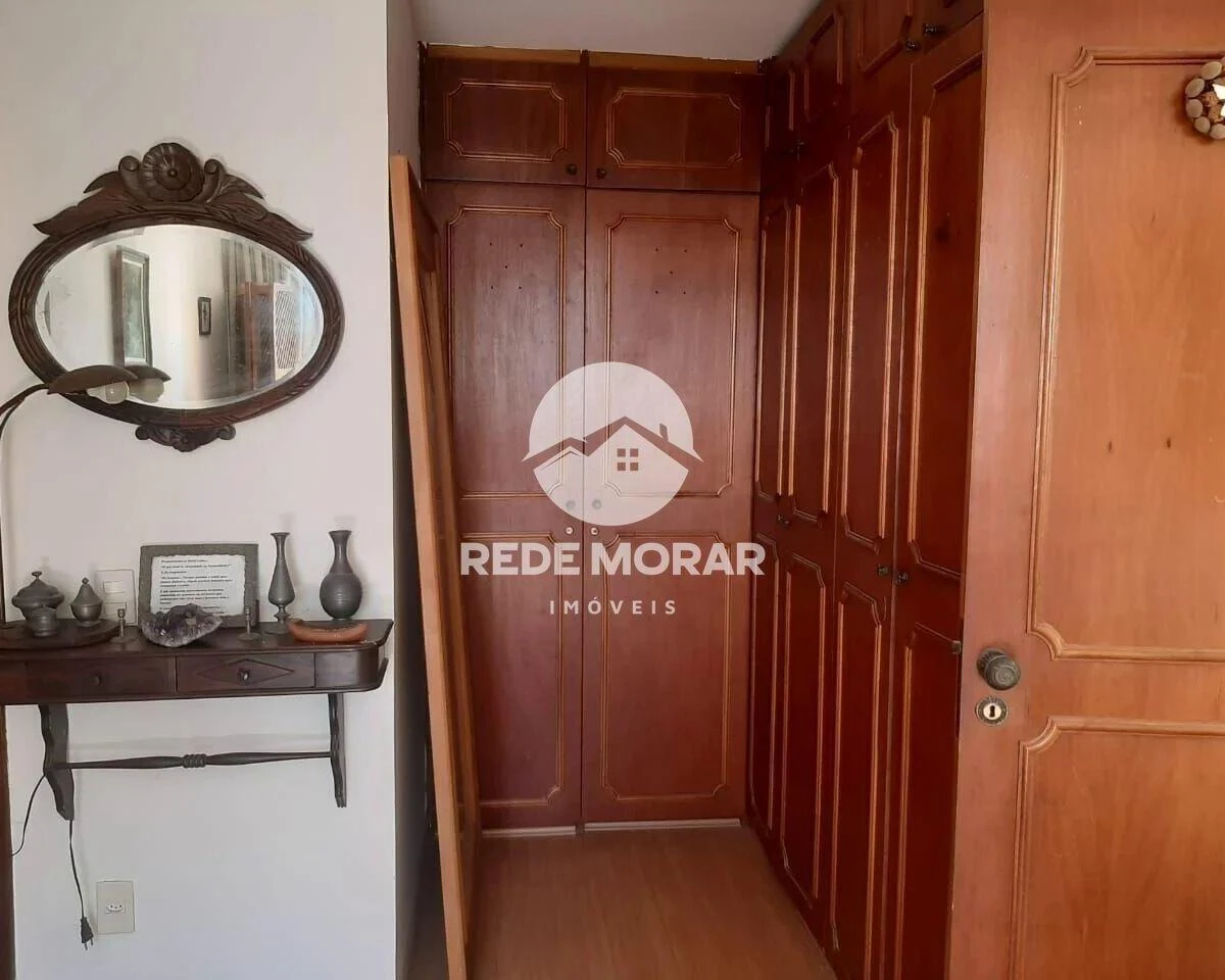 4-bedroom apartment with a glass-enclosed balcony — photo 18