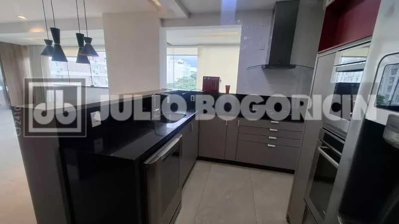 4-bedroom apartment with floor-to-ceiling windows — photo 5