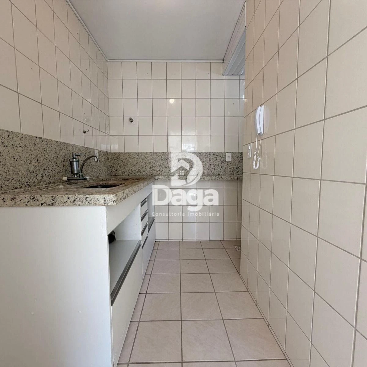 2-bedroom apartment with a separate kitchen and parking — photo 9