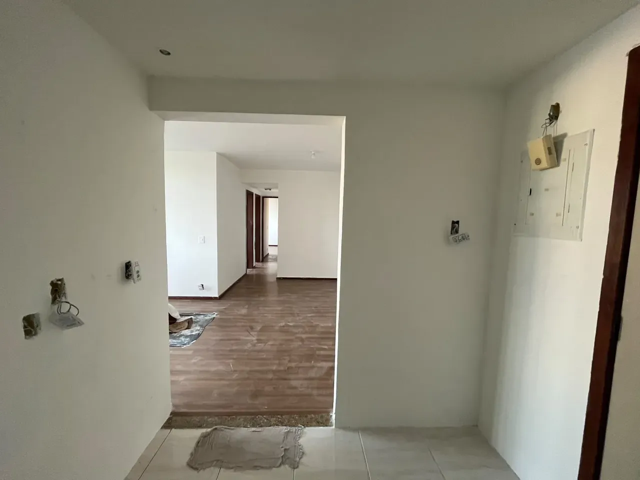 Apartment on the 10th floor with wood or laminate floors — photo 2