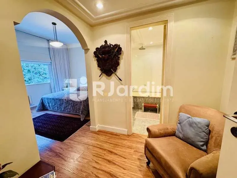 Residential apartment with 4 bedrooms and 4 bathrooms — photo 7