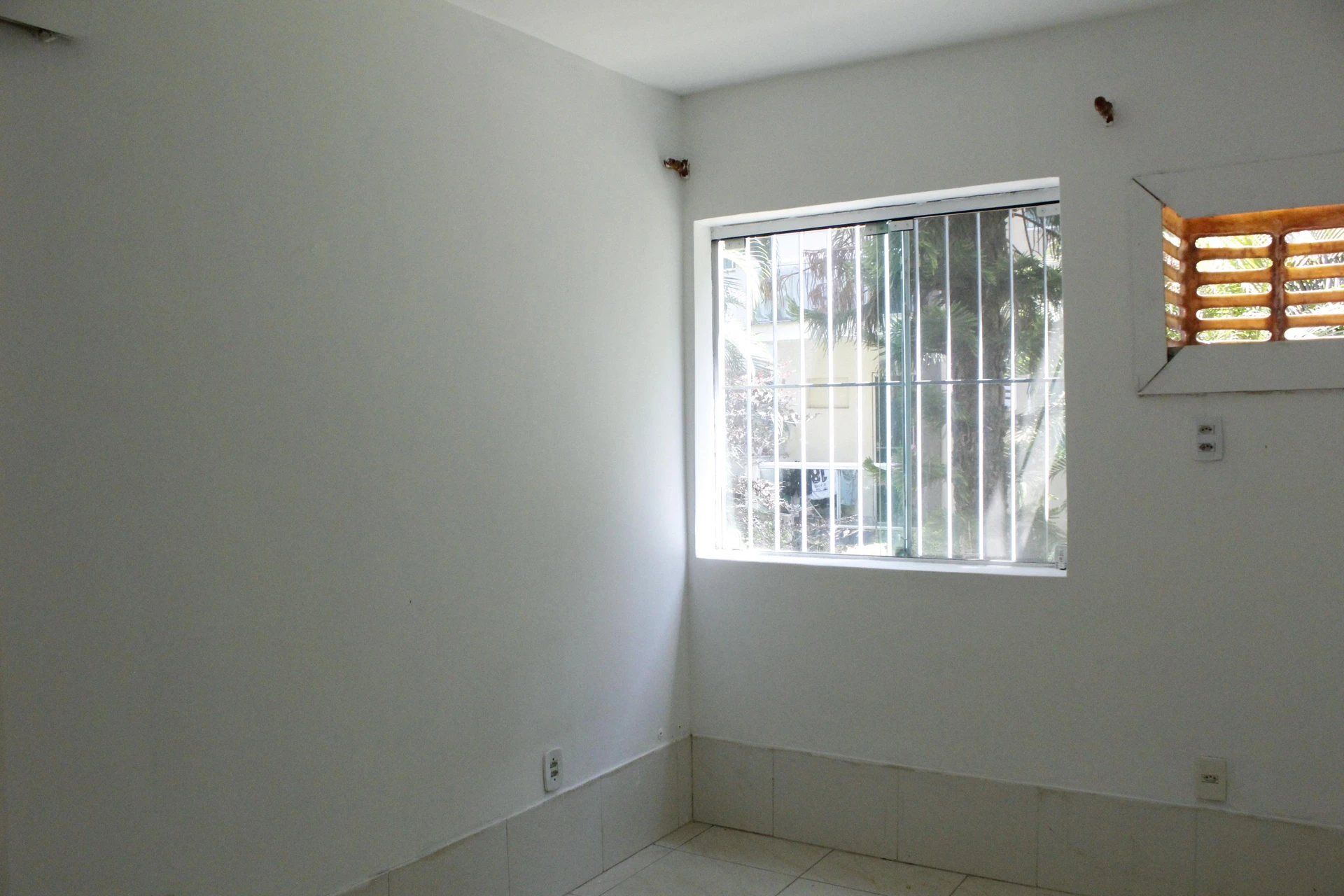 Unfurnished 2-bedroom apartment with a balcony — photo 30