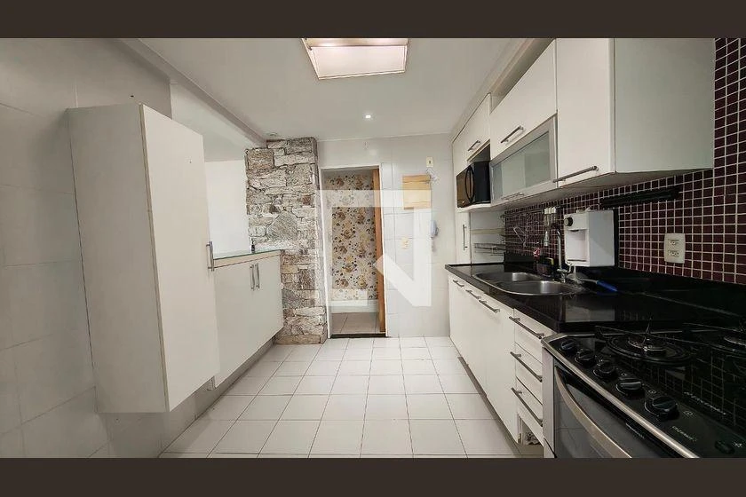 2-bedroom apartment in a building with a gym — photo 10