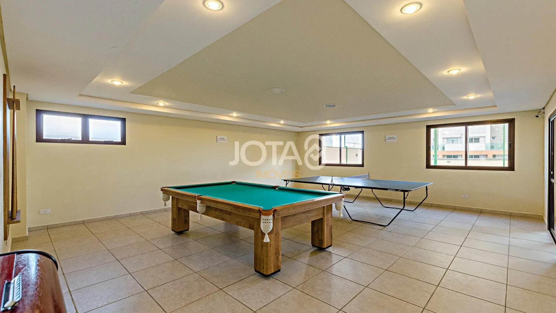 249 m² rental apartment with 3 bedrooms and a suite — photo 26