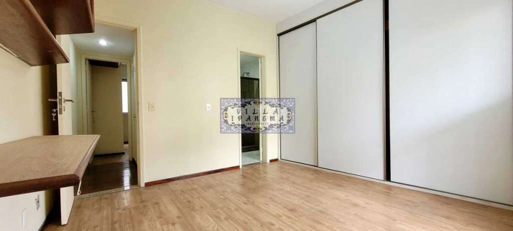129 m² apartment with 3 bedrooms and a balcony — photo 13