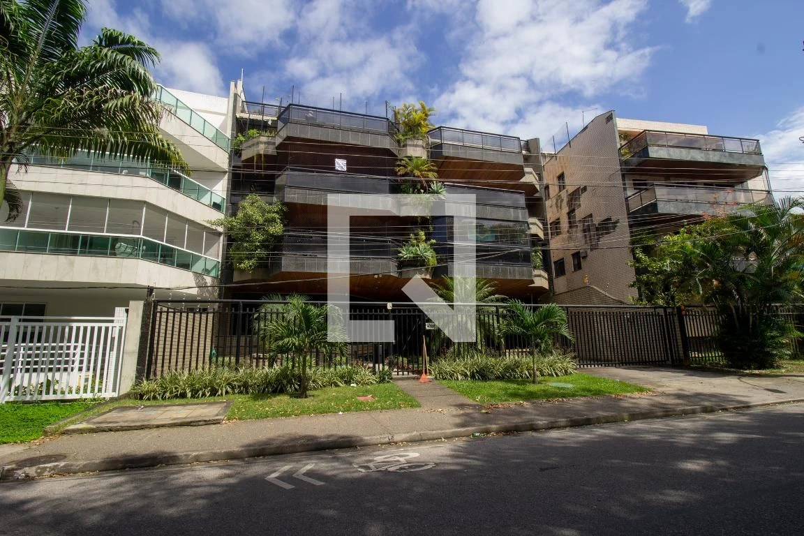 200 m² apartment with 3 bedrooms and 2 parking spaces — photo 43