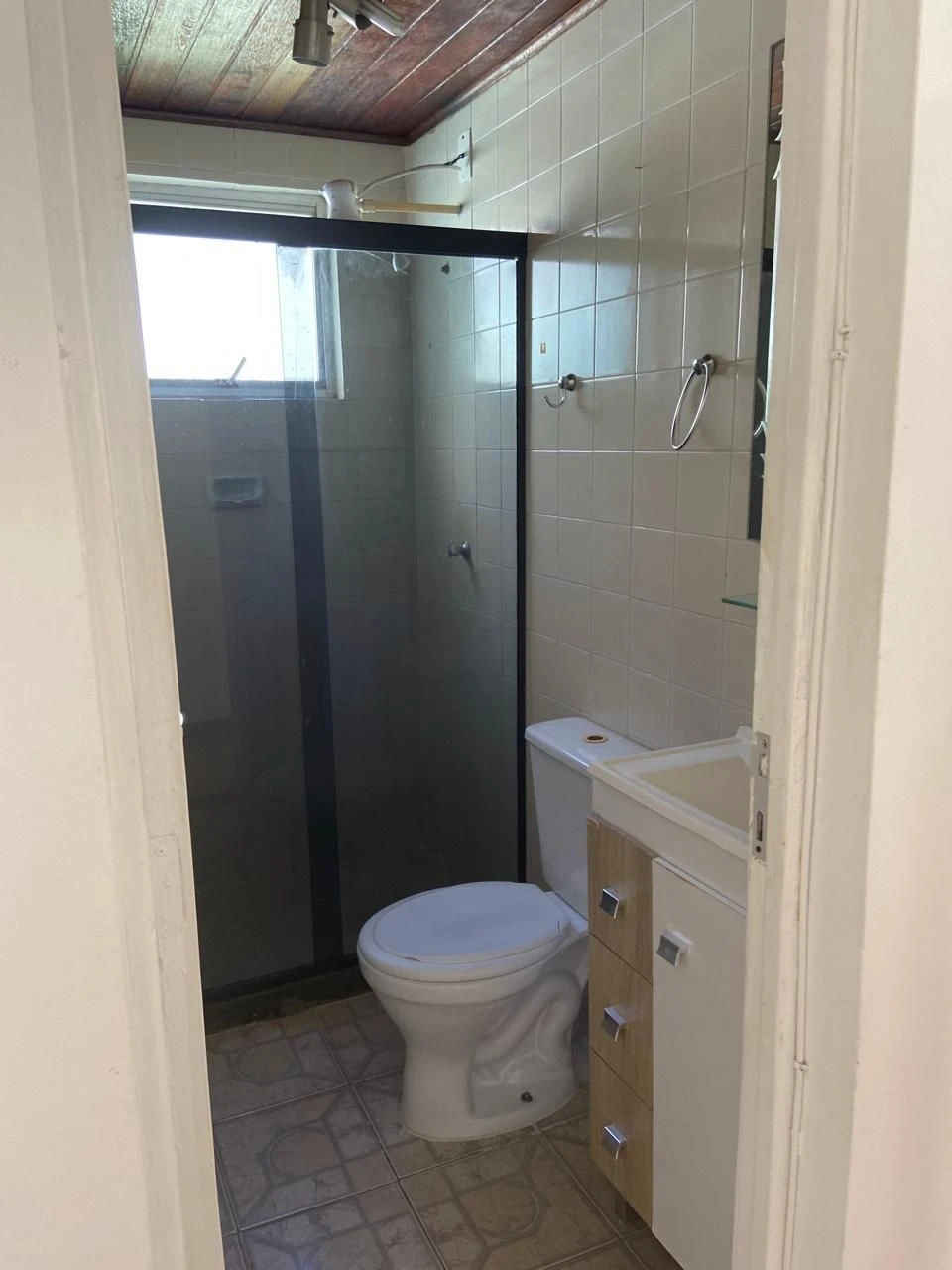 Unfurnished 2-bedroom apartment with a separate kitchen — photo 34