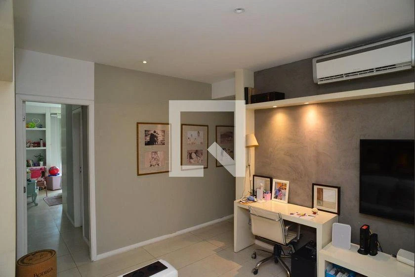 298 m² rental apartment with 4 en-suite bedrooms and balcony — photo 39