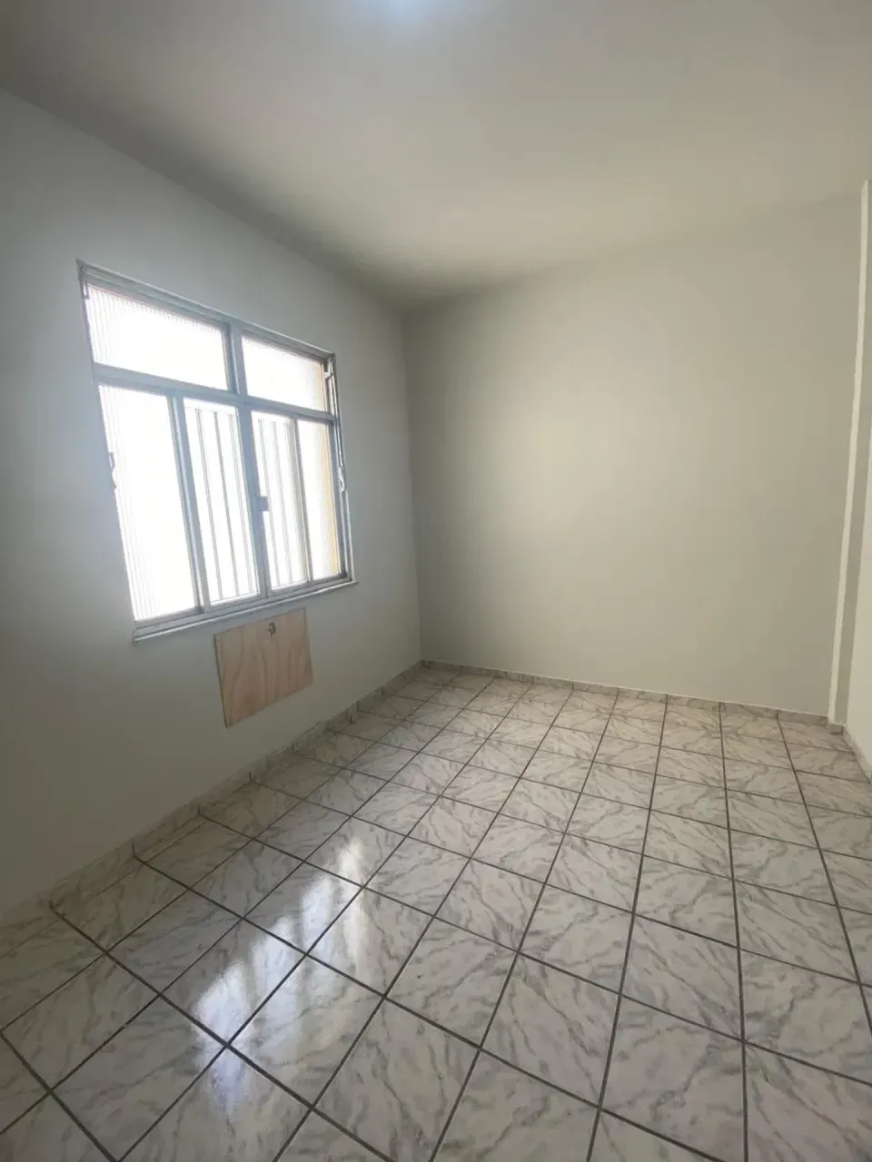 Unfurnished 2-bedroom apartment with glass shower — photo 9