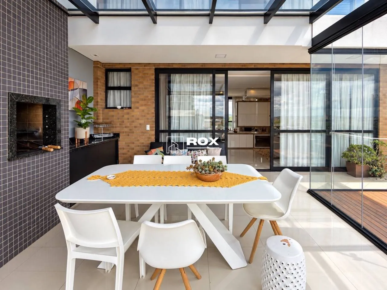 Floor-to-ceiling windows in a 3-bedroom apartment, 150 m² — photo 7